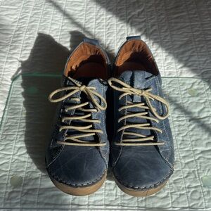 Stylish Navy Leather Sneakers for Women EU37/US6.5